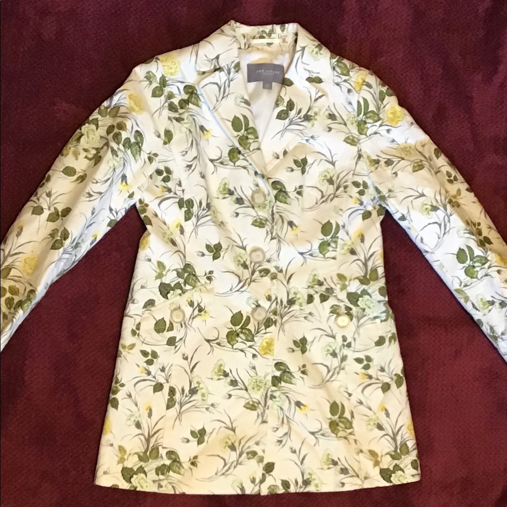 Women’s EUC floral ~ANN TAYLOR Petites blazer/ XSP